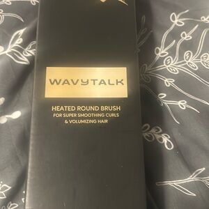 Wavytalk heated round brush